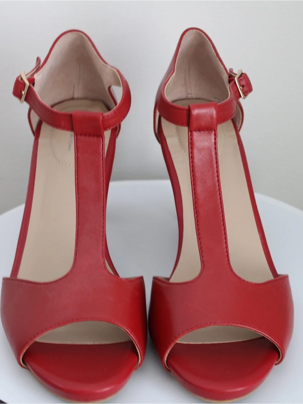 sleek red